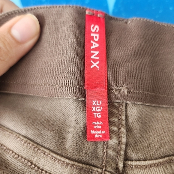Spanx Twill Pull On Stretch Shorts Khaki Brown Comfort Slimming Casual XL - Picture 10 of 11